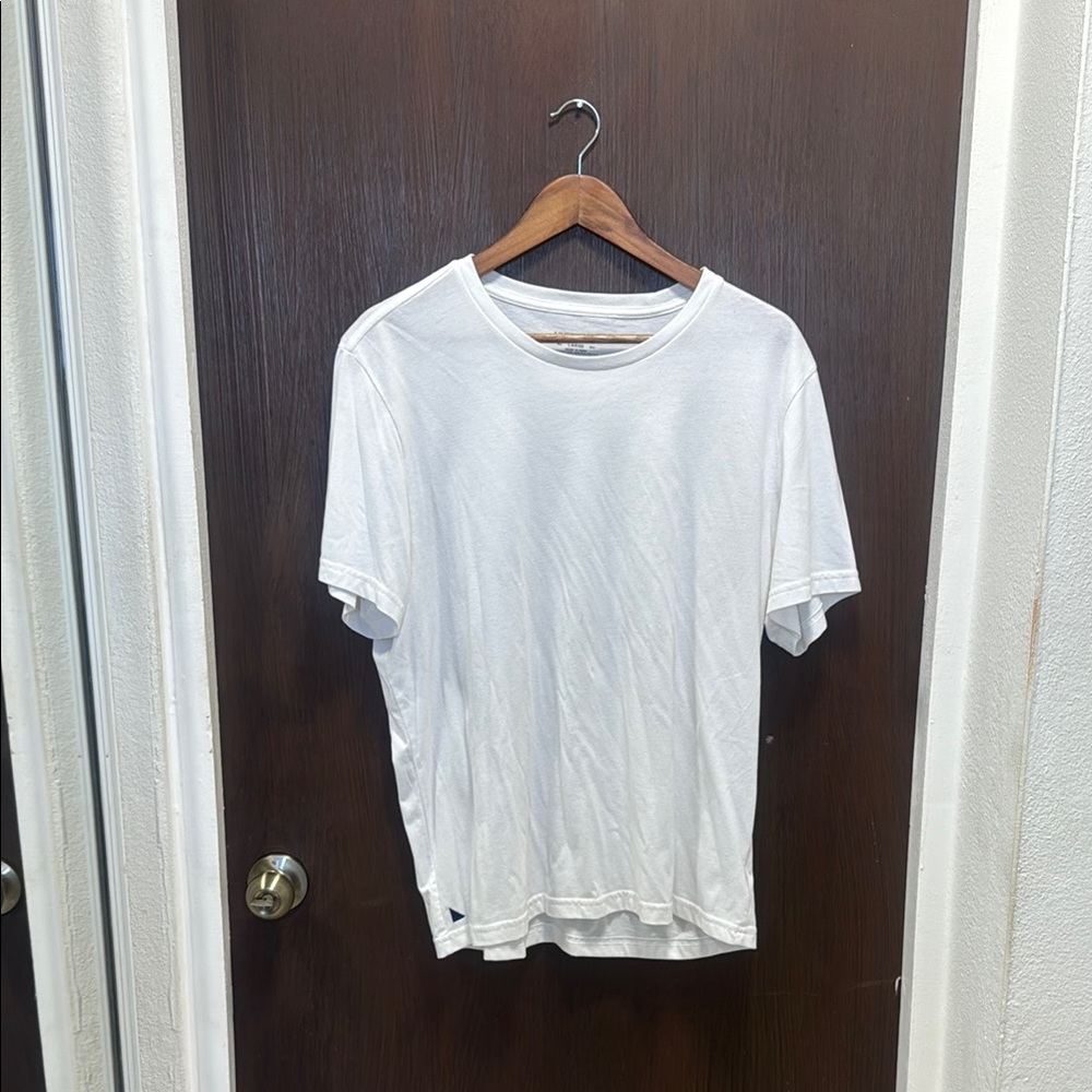 UNTUCKit White Short Sleeve Tee